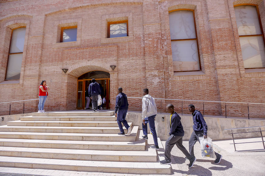 Los subsaharianos están asistidos por Cruz Roja que les ayudará a llegar a los destinos que elijan