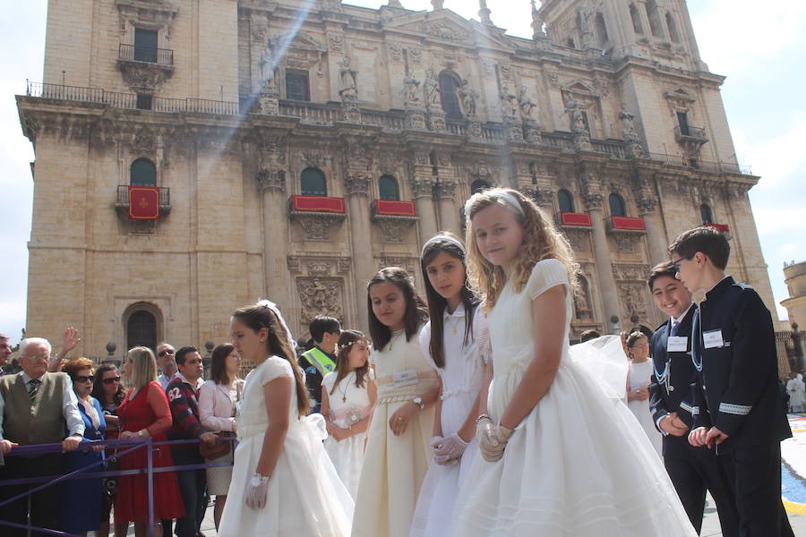 El Corpus se celebró en todos los pueblos, donde las calles lucieron engalanadas y la custodia recorrió las calles