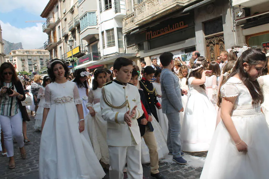 El Corpus se celebró en todos los pueblos, donde las calles lucieron engalanadas y la custodia recorrió las calles