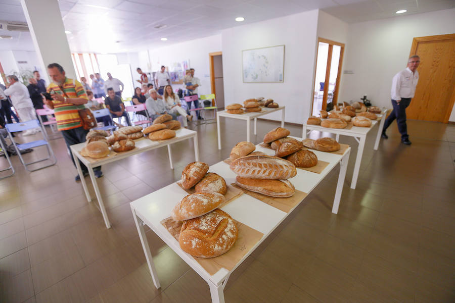 La ciudad acoge la primera semifinal de la 'Ruta española del buen pan', con la participación de obradores de toda Andalucía, y esta tarde hay una cata abierta al público