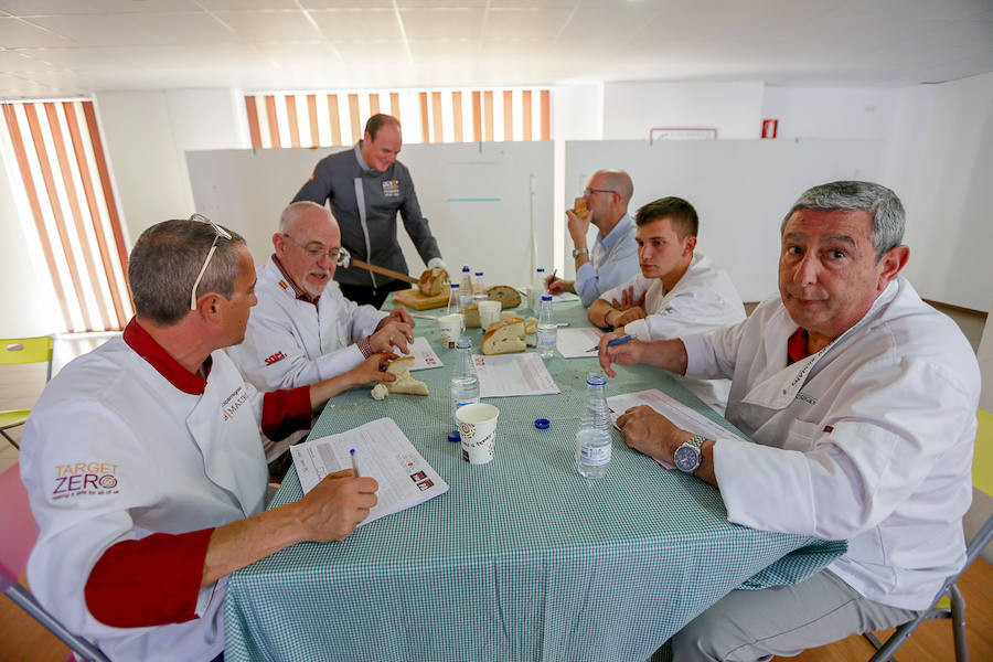 La ciudad acoge la primera semifinal de la 'Ruta española del buen pan', con la participación de obradores de toda Andalucía, y esta tarde hay una cata abierta al público