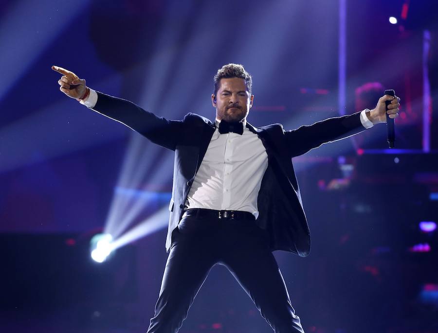 David Bisbal 'torea' en la Plaza de toros de Roquetas de Mar