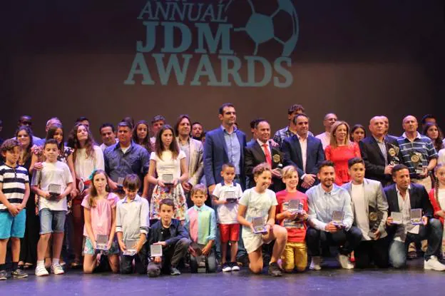 Ganadores y nominados se realizaron al final de la gala la tradicional foto de familia en el escenario.