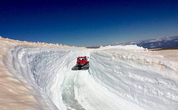 Impactantes imágenes tomadas en Granada: nieve el 40 de mayo