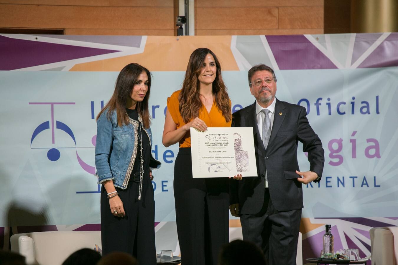 El Colegio Oficial de Médicos, la Unión Profesional de Granada y el catedrático de la Universidad de Almería Jesús de la Fuente Arias fueron algunos de los premiados durante la Convención