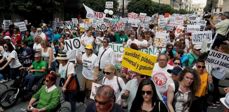 Encabeza la manifestación el médico granadino Jesús Candel, conocido como 'Spiriman'