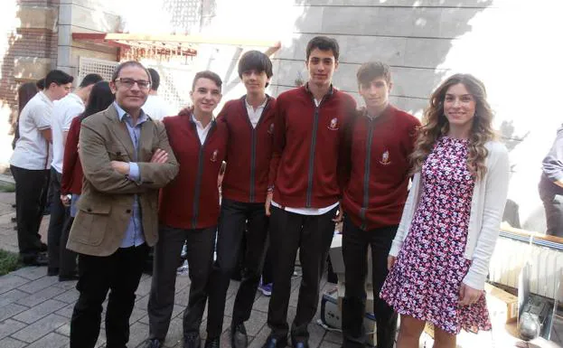 Cuatro alumnos de Secundaria de Granada viajarán a Silicon Valley tras ganar un premio sobre 'huella electrónica'