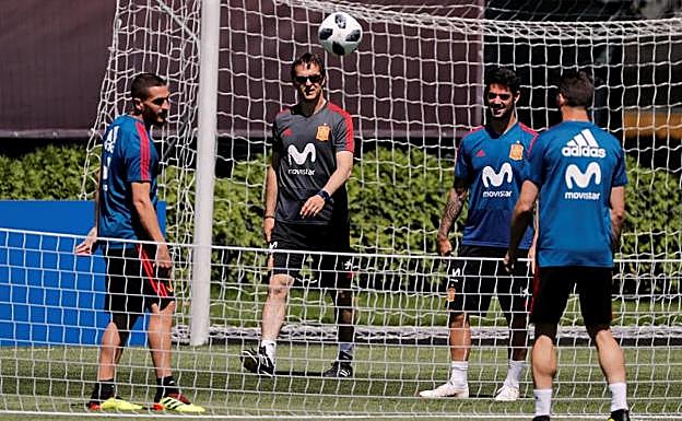 Lopetegui supervisa el entrenamiento de la selección española. 