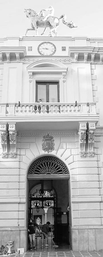 Granada: Población: 232.770 | Partido que ganó las últimas elecciones: PP (11 concejales) | Partido que gobierna: PSOE | Mayoría absoluta: No