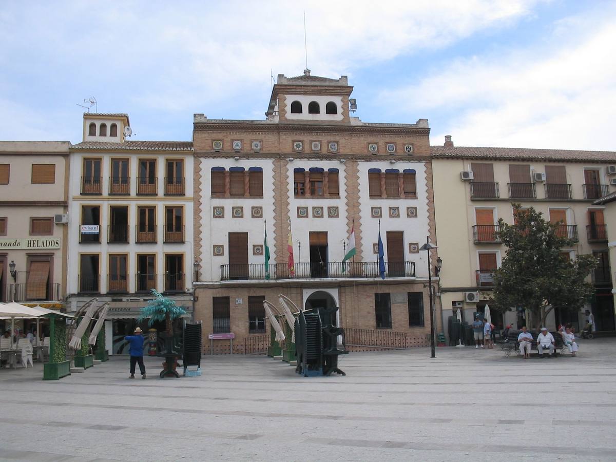 Santa Fe: Población: 14.960 | Partido que ganó las últimas elecciones: PSOE (6 concejales) | Partido que gobierna: PSOE | Mayoría absoluta: No