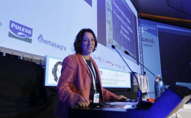 Anya Schiffrin disecciona las diferentes formas de enfrentarse a las fake news