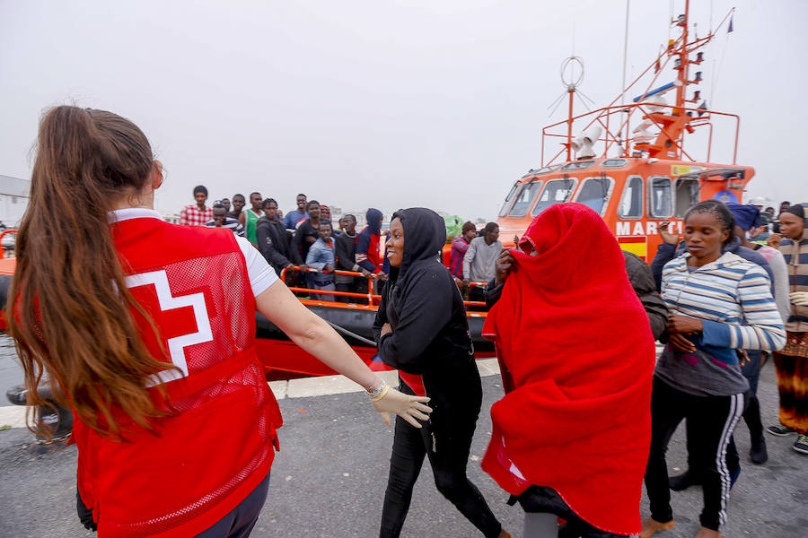 El dispositivo de búsqueda se inició tras recibir el aviso de una ONG que alertaba de la salida de varias neumáticas desde la costa de Marruecos