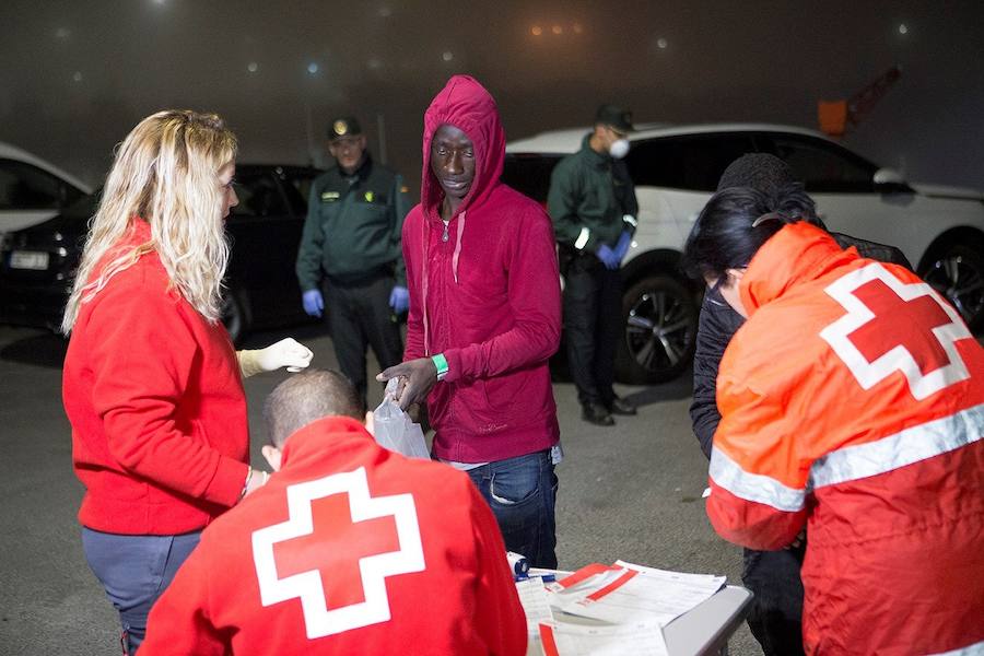 Entre ellos viajaban siete mujeres y siete menores a bordo de una embarcación procedente del norte de Marruecos