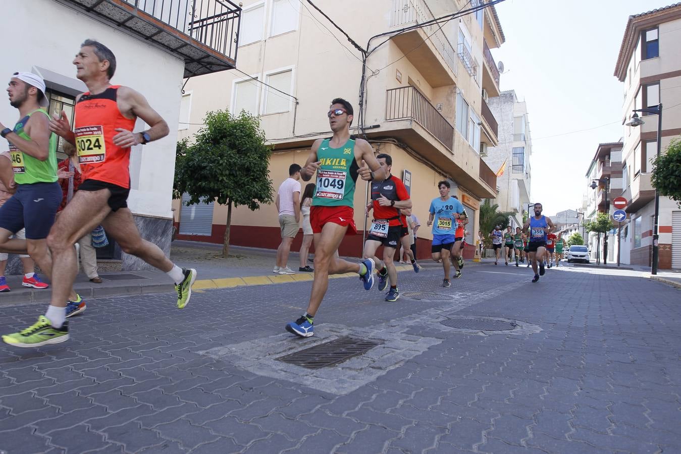 Manuel Santiago y Claudia Estévez se sobreponen al calor en Dúrcal