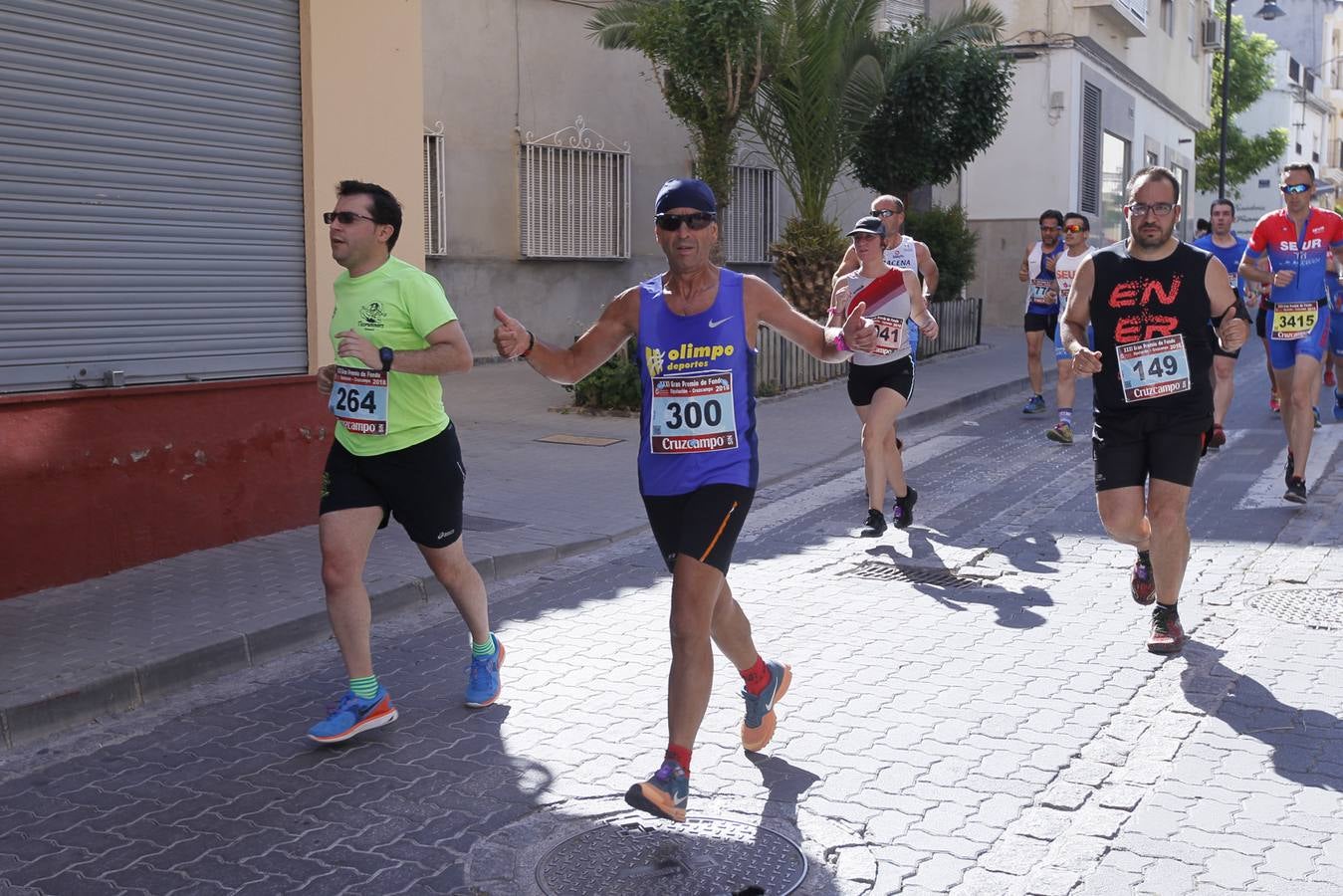 Manuel Santiago y Claudia Estévez se sobreponen al calor en Dúrcal