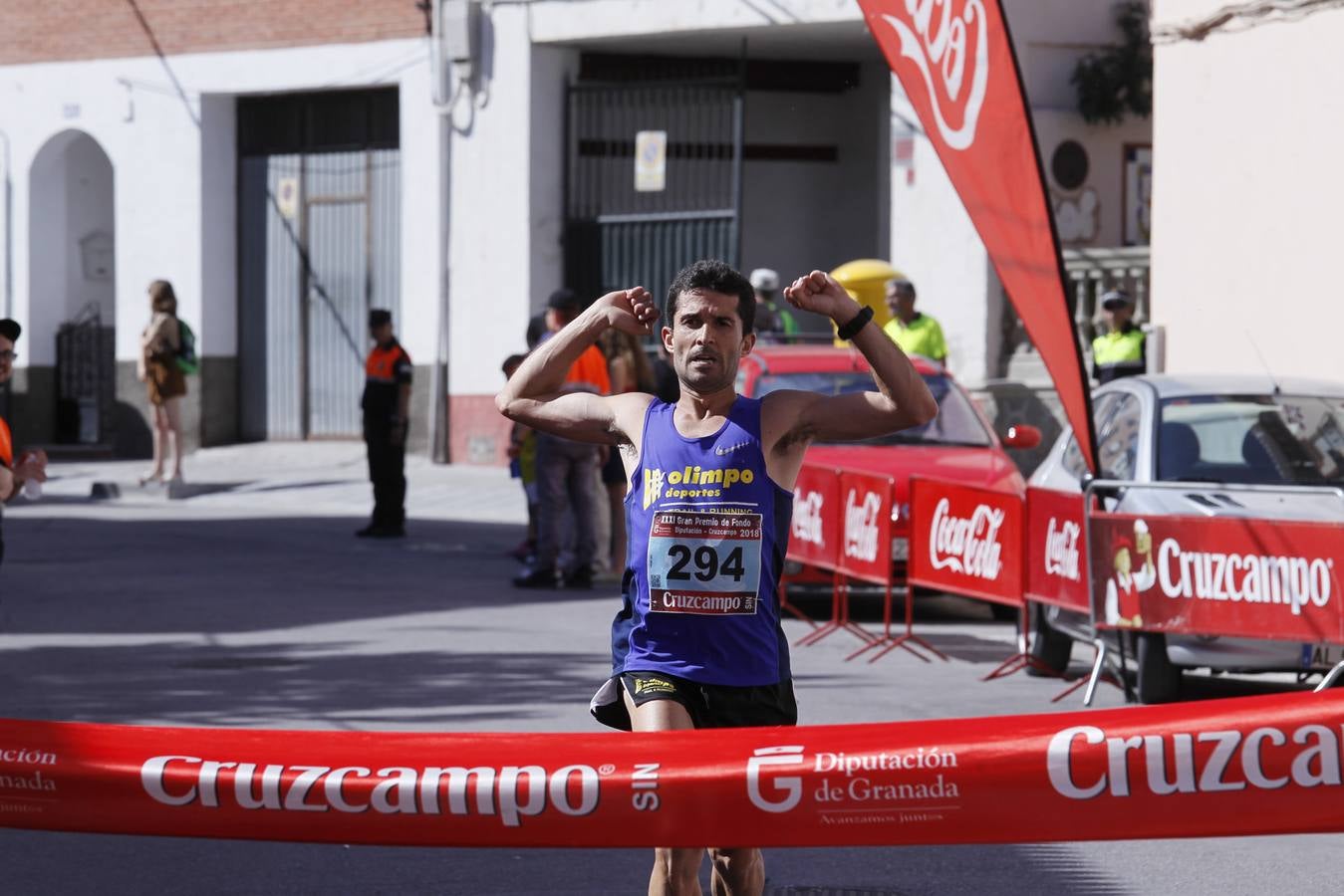 Manuel Santiago y Claudia Estévez se sobreponen al calor en Dúrcal