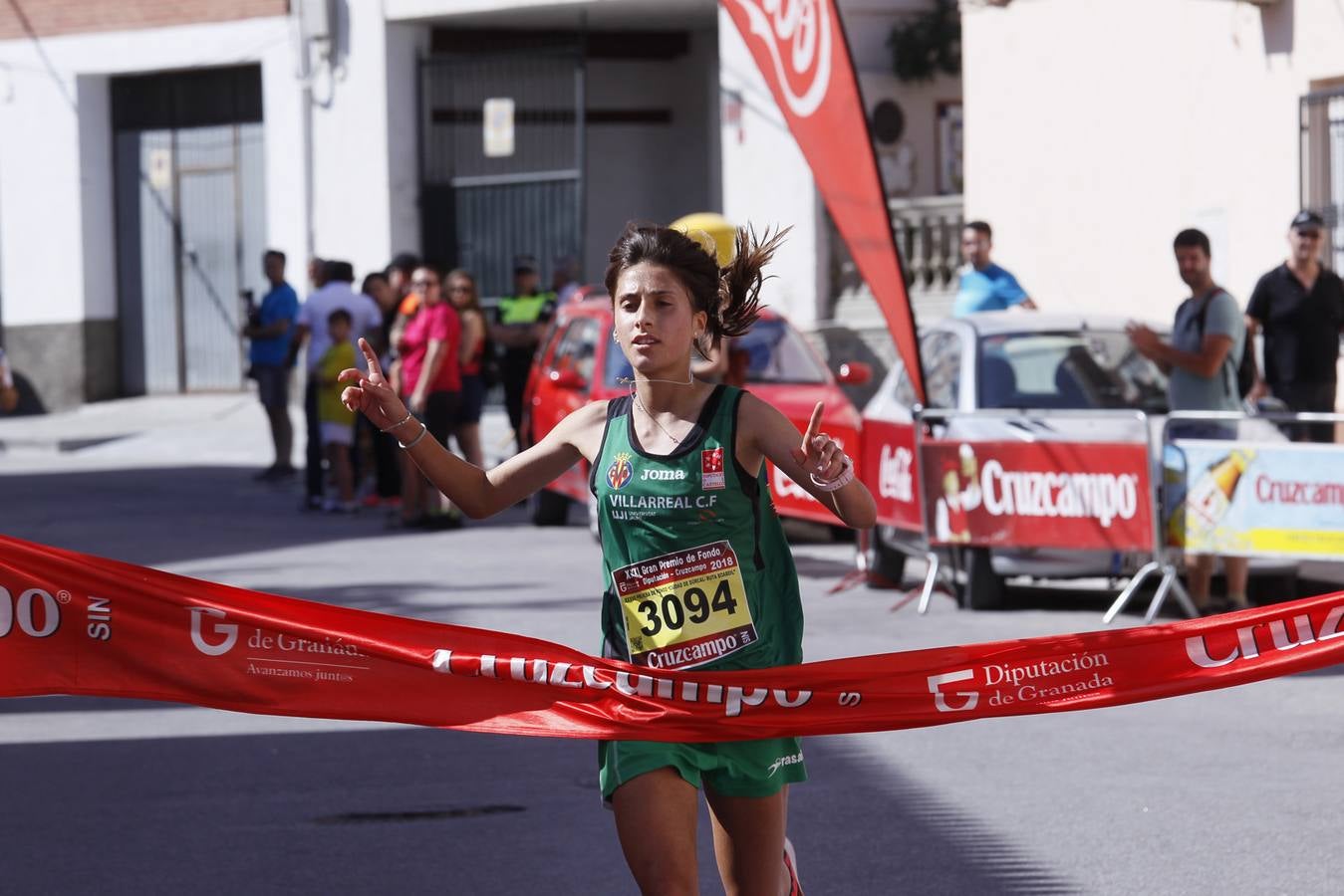 Manuel Santiago y Claudia Estévez se sobreponen al calor en Dúrcal