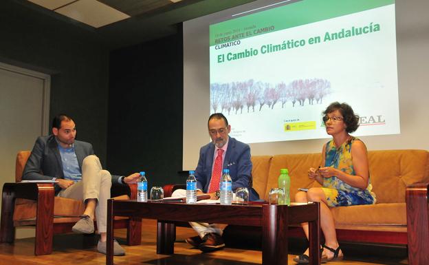 Andrés Ferrer, Antonio Bueno y Ángela Guevara, durante uno de los debates. 