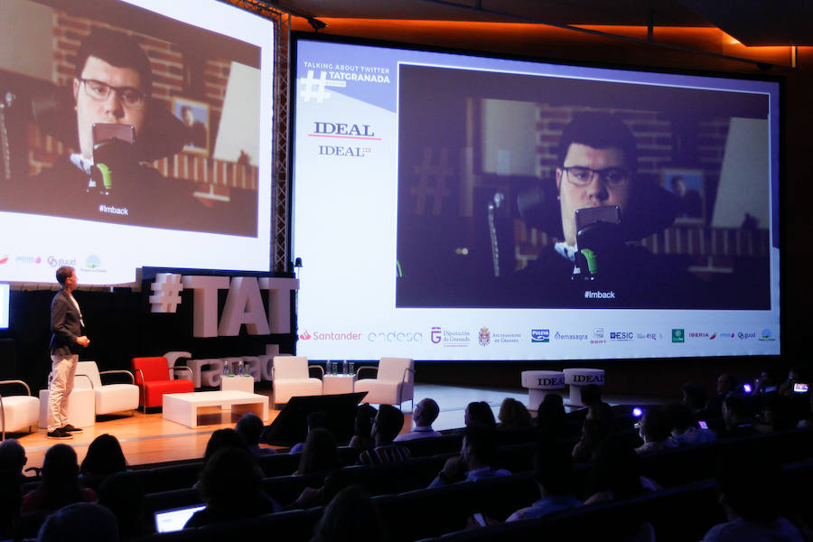 Emilio Pila y Eduardo Jáuregui presentaron en la sexta edición de TAT Granada la aplicación EyeTwitter, que permite usar la red social con los ojos, una ayuda para personas con discapacidad.