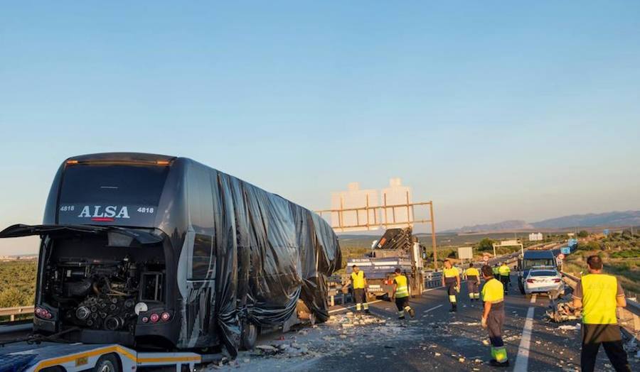 El camión involucrado en el accidente en el que murieron dos vecinas de Granada había sufrido una avería y ocupaba parte de la carretera