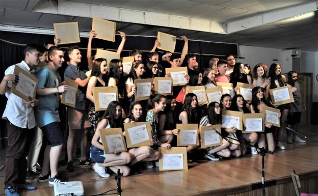 Una treintena de alumnos de 4º de ESO de Lanjarón obtiene su graduado