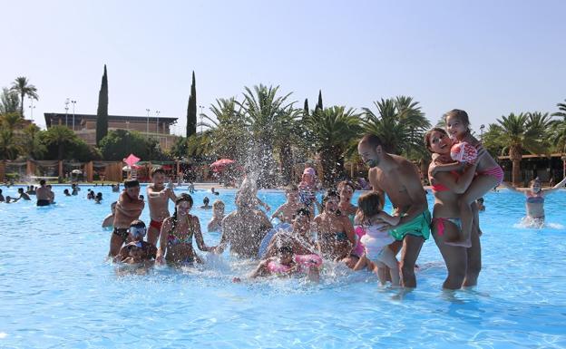 El verano empieza en Jaén con casi 40 grados y las piscinas a días de abrir