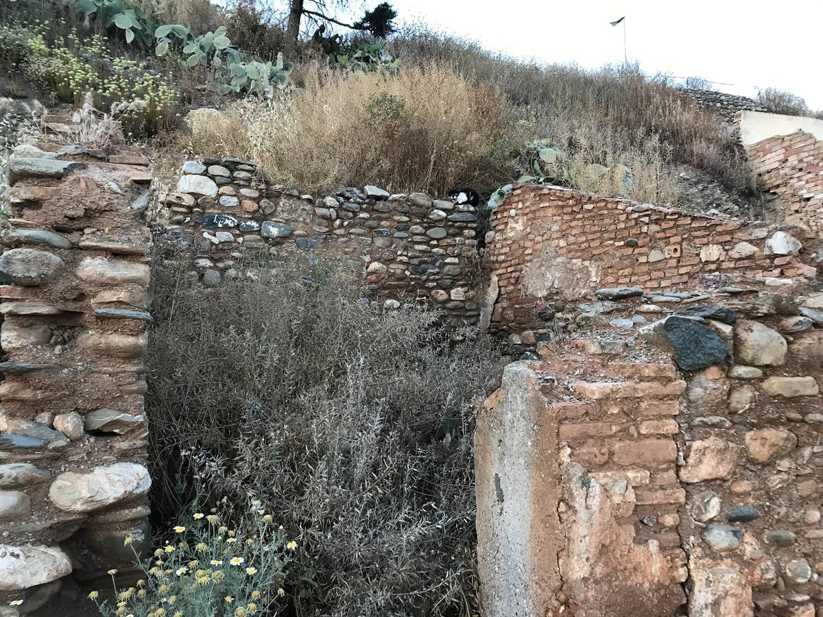 Tres de los nuevos lugares en runas de Granada se sitúan en la calle Perchel Bajo.