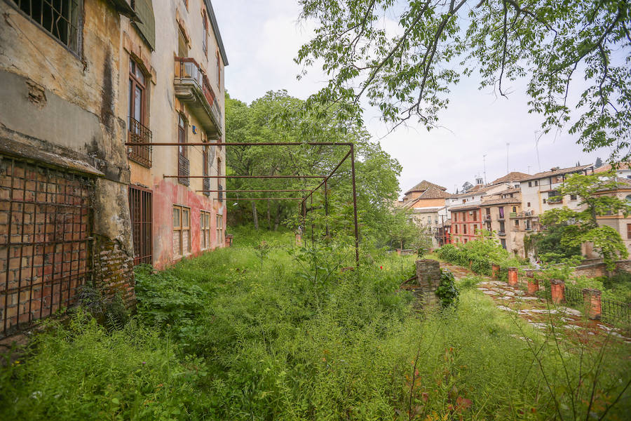 Desde su compra por parte del Patronato de la Alhambra en 2000, han sido varias las vicisitudes que ha vivido este edificio