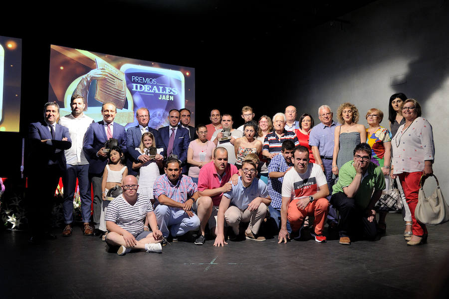 En la entrega de los IDEALES hubo emoción, risas y en los discursos también hubo cabida para las reivindicaciones