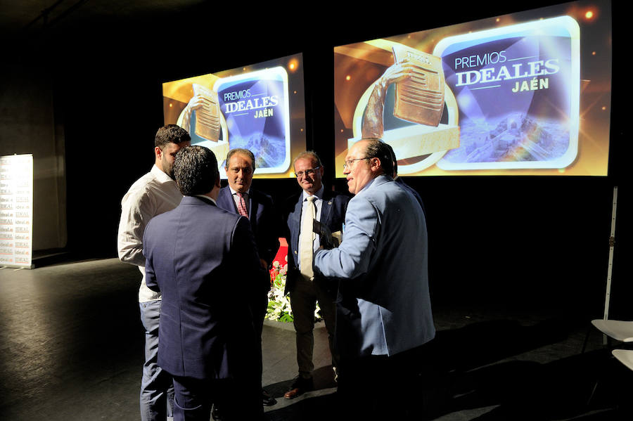 En la entrega de los IDEALES hubo emoción, risas y en los discursos también hubo cabida para las reivindicaciones