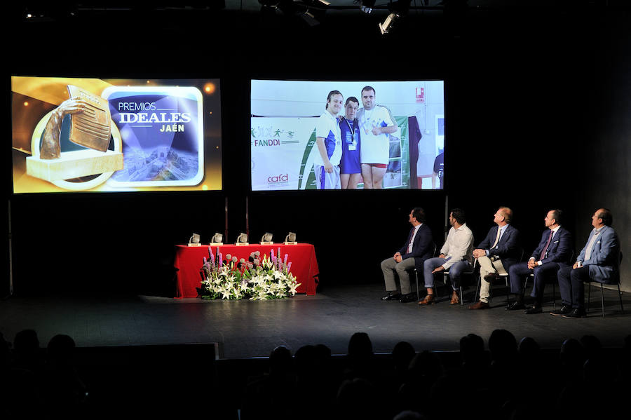 En la entrega de los IDEALES hubo emoción, risas y en los discursos también hubo cabida para las reivindicaciones