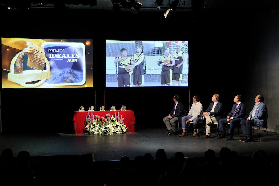 En la entrega de los IDEALES hubo emoción, risas y en los discursos también hubo cabida para las reivindicaciones