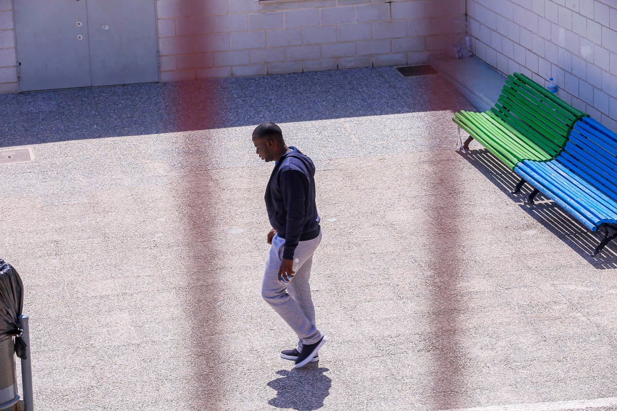 Cruz Roja está a la espera de recibir los permisos para poder para trasladar a las madres con hijos a hostales 