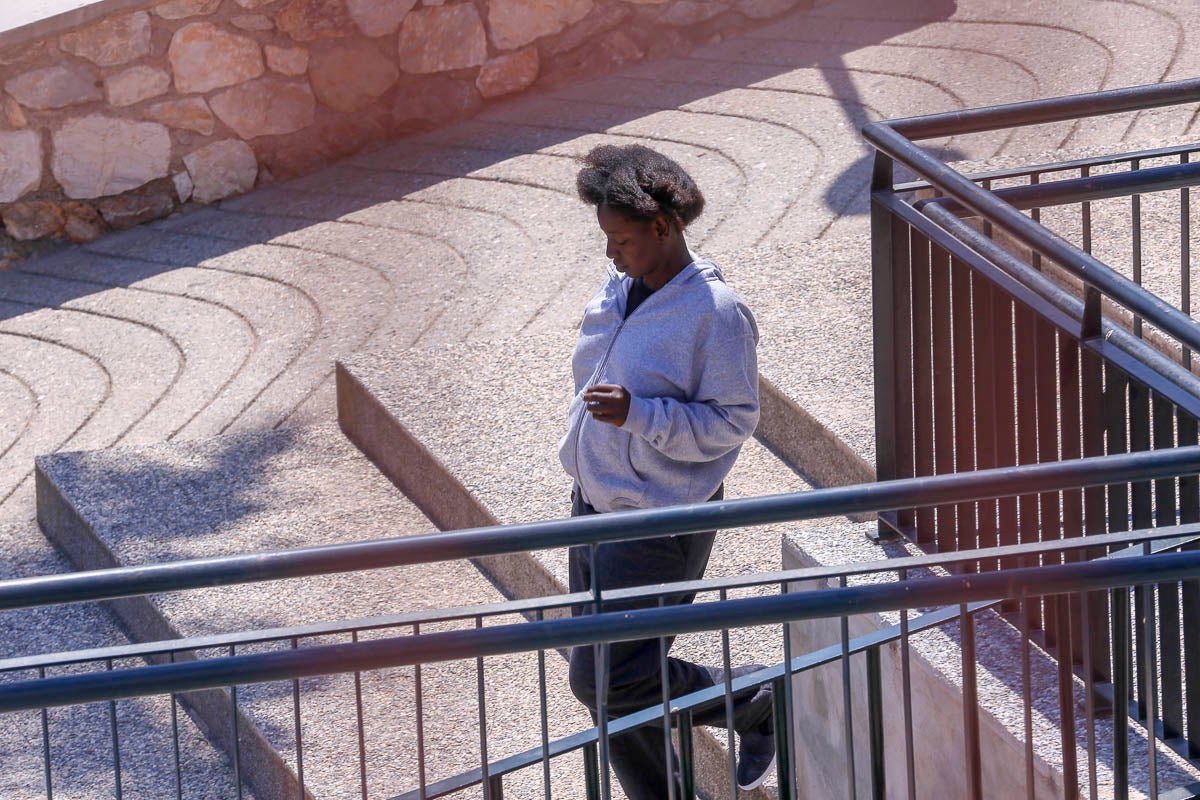 Cruz Roja está a la espera de recibir los permisos para poder para trasladar a las madres con hijos a hostales 