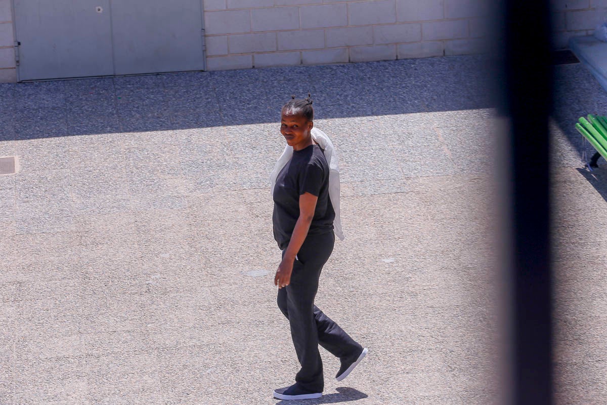 Cruz Roja está a la espera de recibir los permisos para poder para trasladar a las madres con hijos a hostales 