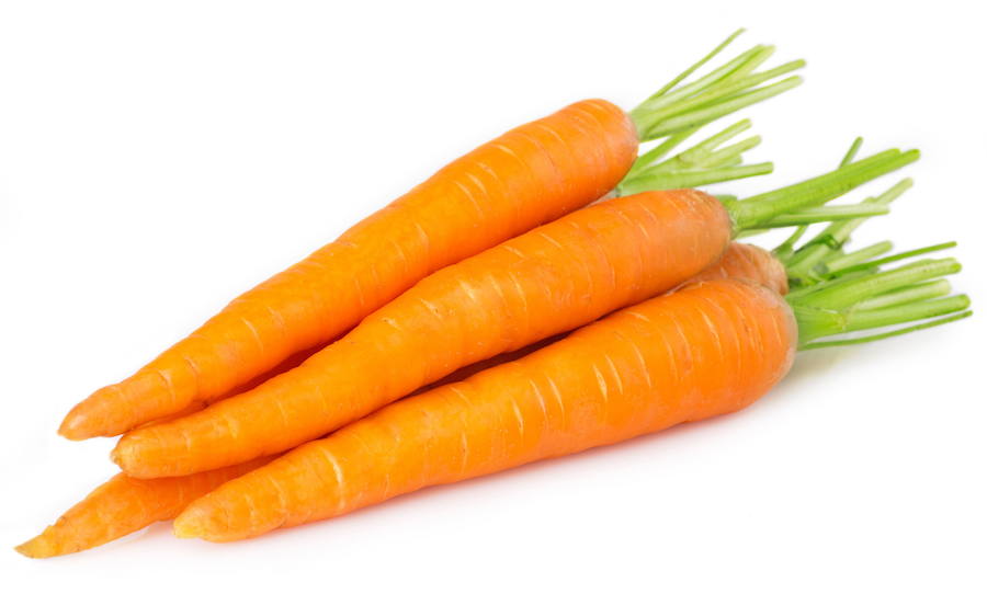 Es sabido por todos que comer zanahorias ayuda a mantener el moreno de tu piel ya que potencia la melanina. Aparte de comer zanahorias, utiliza la pulpa que queda después de liquar la zanahoria y aplícala como una crema en tu rostro y cuerpo. 