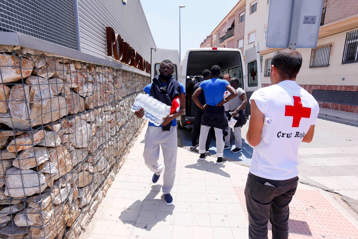 Las ONGS Cruz Roja, CEPAIM, CEAR y Mensajeros por la paz se van a hacer cargo de estas personas
