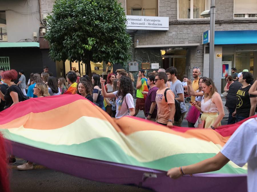 La marcha por el Orgullo LGTBIQ+ recorre las calles de la ciudad