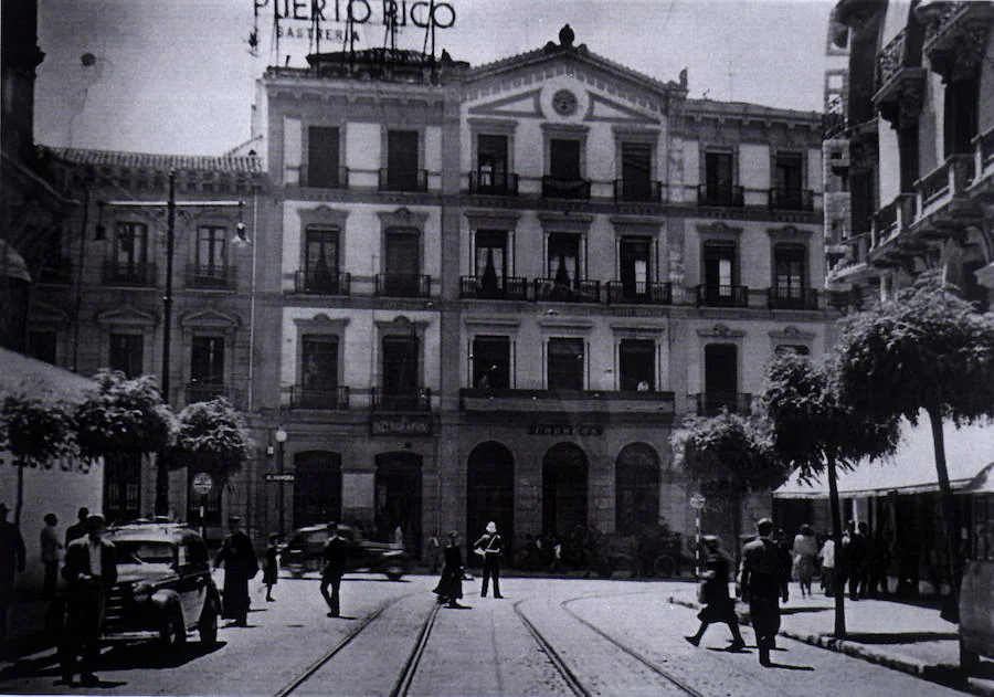 Antiguo edificio de Correos en la calle Reyes Católicos de Granada