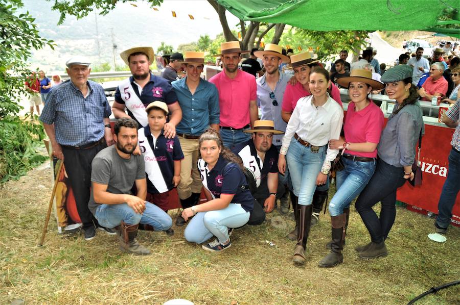 A esta fiesta acuden también muchísimas personas de Trevélez y de la zona de Almería