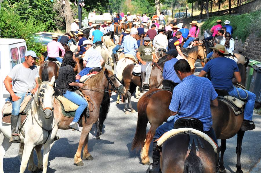 A esta fiesta acuden también muchísimas personas de Trevélez y de la zona de Almería