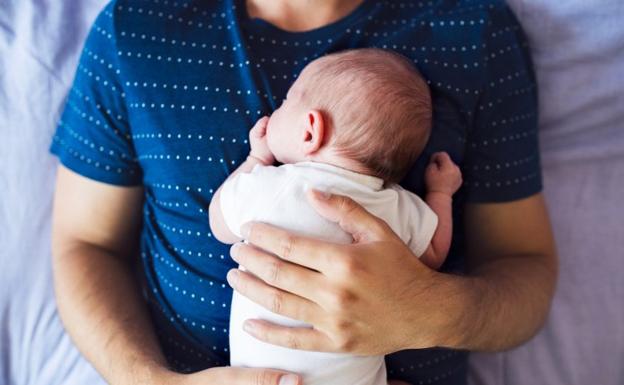 Permiso de paternidad: si tienes a tu hijo desde este jueves disfrutarás de una semana más de permiso