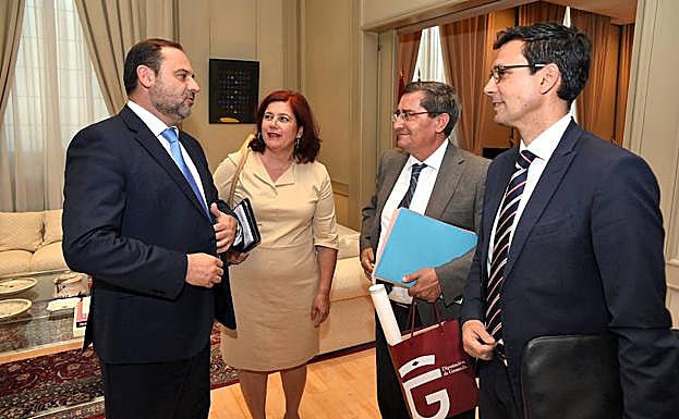 El PSOE pide al PP que deje una «oposición destructiva» respecto al AVE a Granada