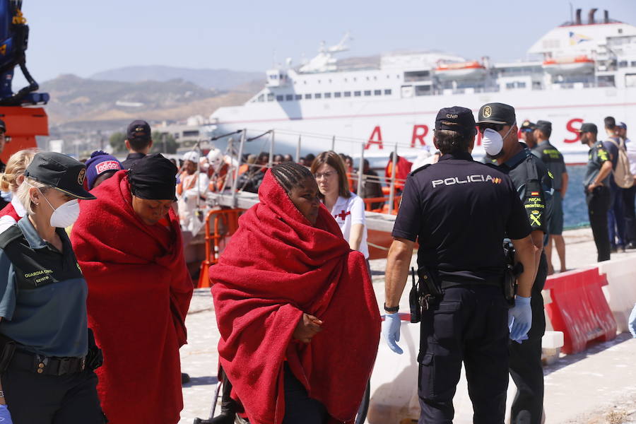 El dispositivo de búsqueda se inició a raíz de que, sobre las 8.10 horas, una ONG haya informado de la salida de esta embarcación desde la costa marroquí de Bouyafar