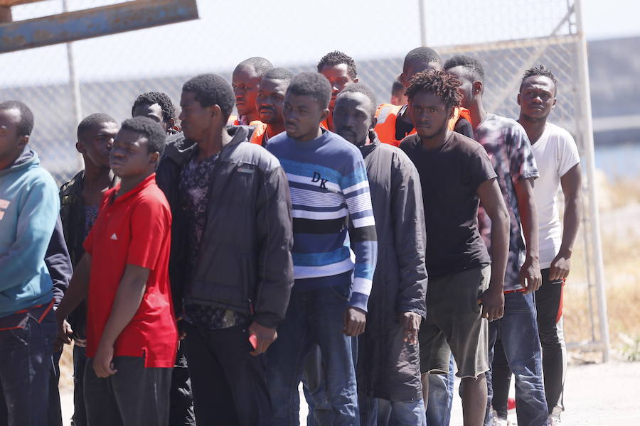 El dispositivo de búsqueda se inició a raíz de que, sobre las 8.10 horas, una ONG haya informado de la salida de esta embarcación desde la costa marroquí de Bouyafar