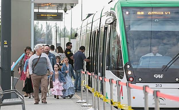 El transbordo gratis entre metro y autobuses de Granada arranca el 15 de julio
