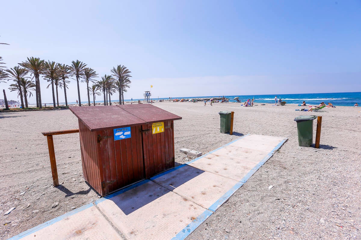 Torrenueva consigue cinco banderas Q de calidad por sus duchas adaptadas, baño social diario, reciclaje de basura y hasta pérgolas para ver los fantásticos atardeceres de la Costa Tropical. 