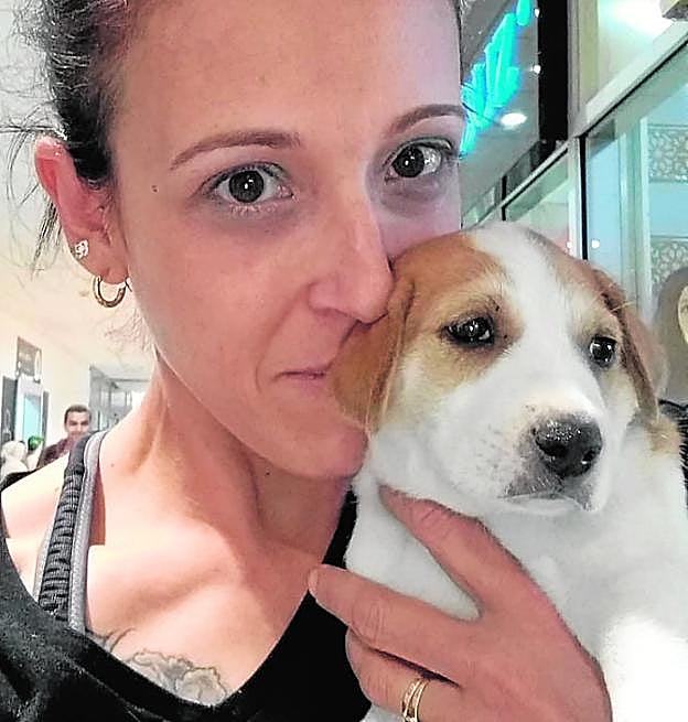 Una andaluza consigue la ayuda del presidente de Mauritania para rescatar a un perro que se iban a comer