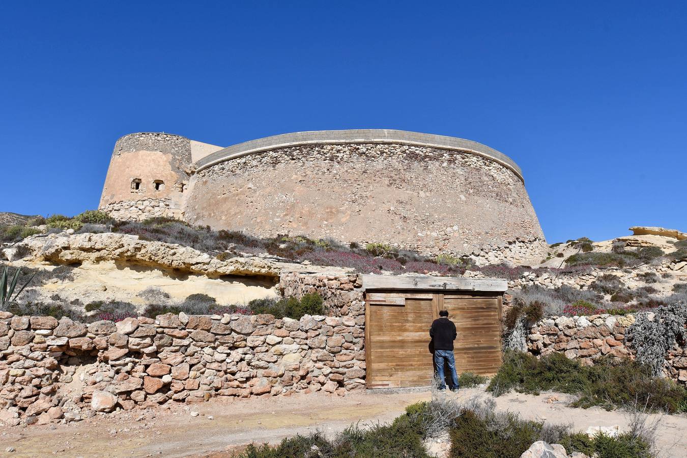 La fortaleza fue embargada para reparar daños en sus casas 