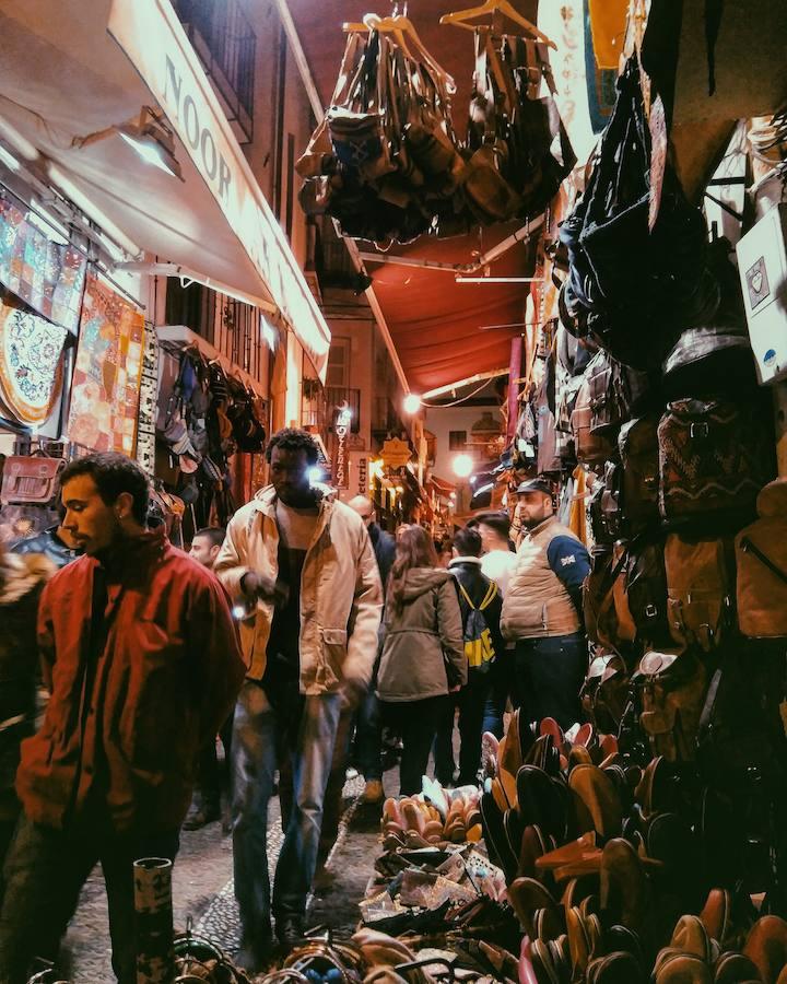 2. Calle Elvira. A María le parece una calle estupenda donde disfrutar de la gastronmía árabe y, por supuesto, donde tomarás los mejores tés.